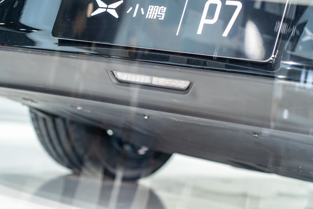 小鹏汽车P7