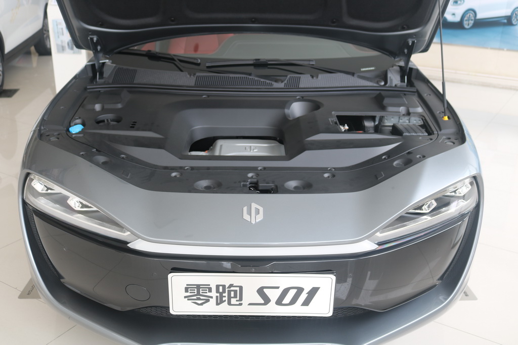 零跑S01