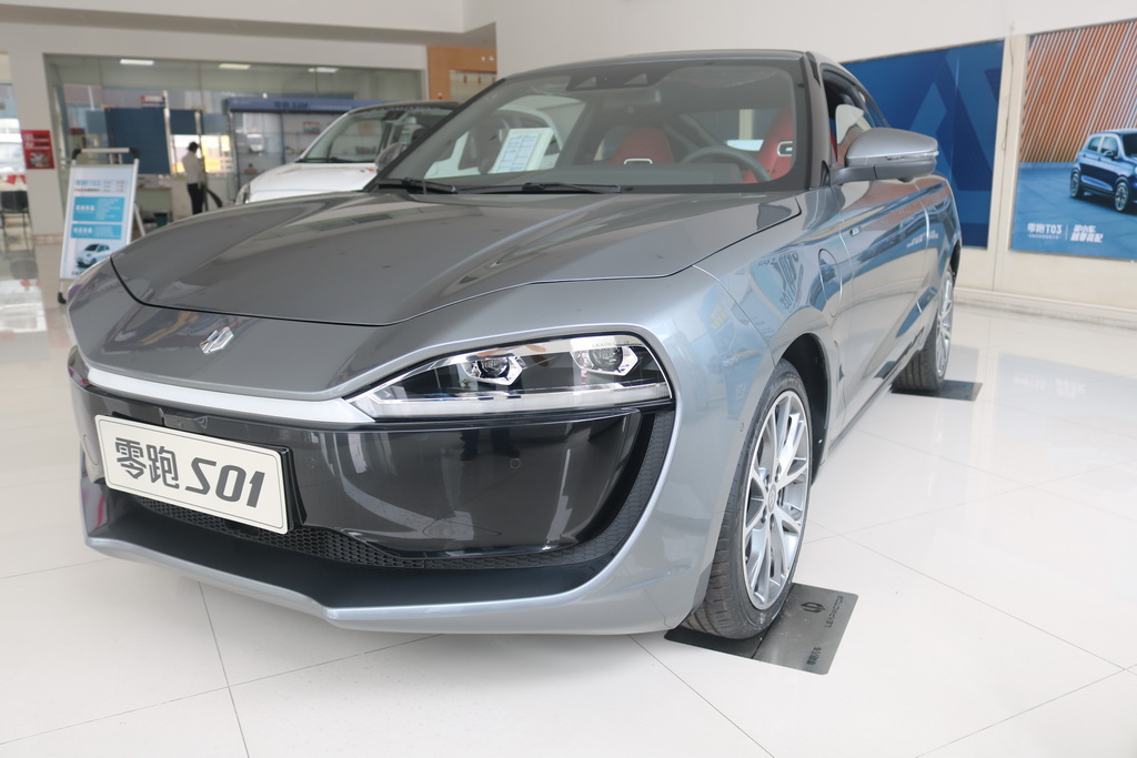 零跑S01